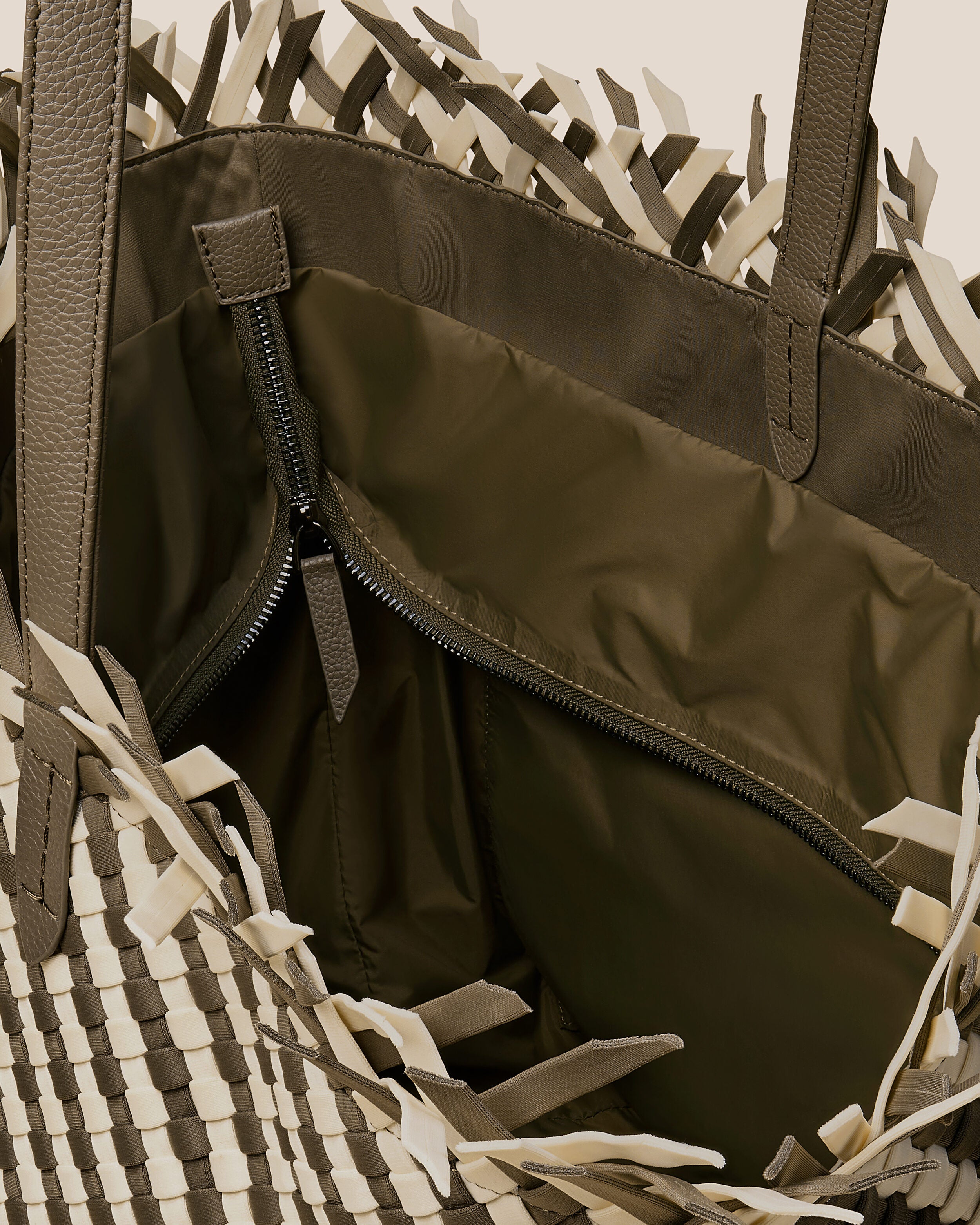 Interior close-up of Havana  in Carrara showing its top zip closure, interior pockets, and wipe-clean nylon interior.