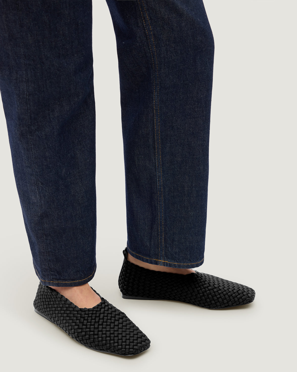 Jeju Glove flat in Onyx shown on model