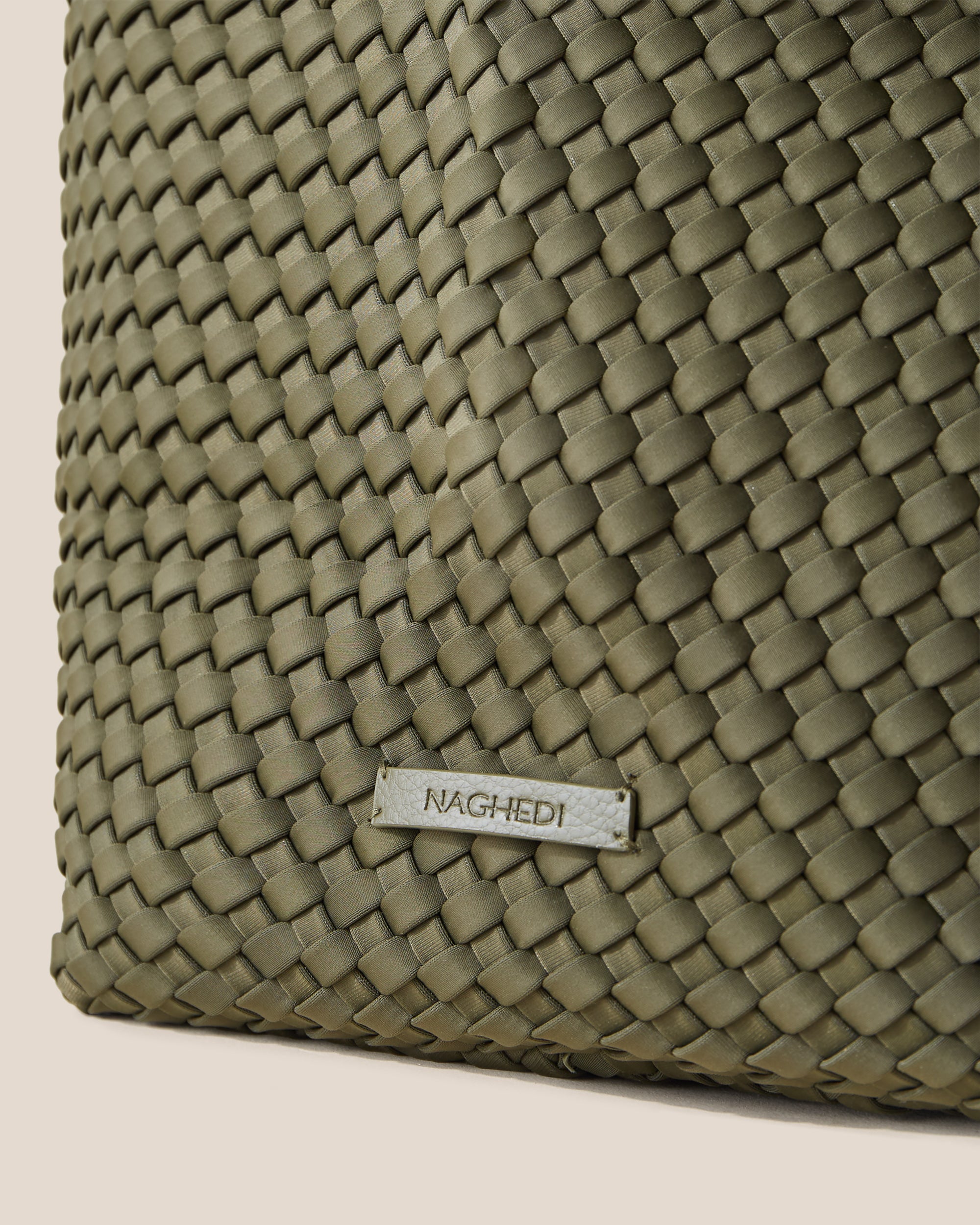 Jetsetter Large Tote in Olive | Detail