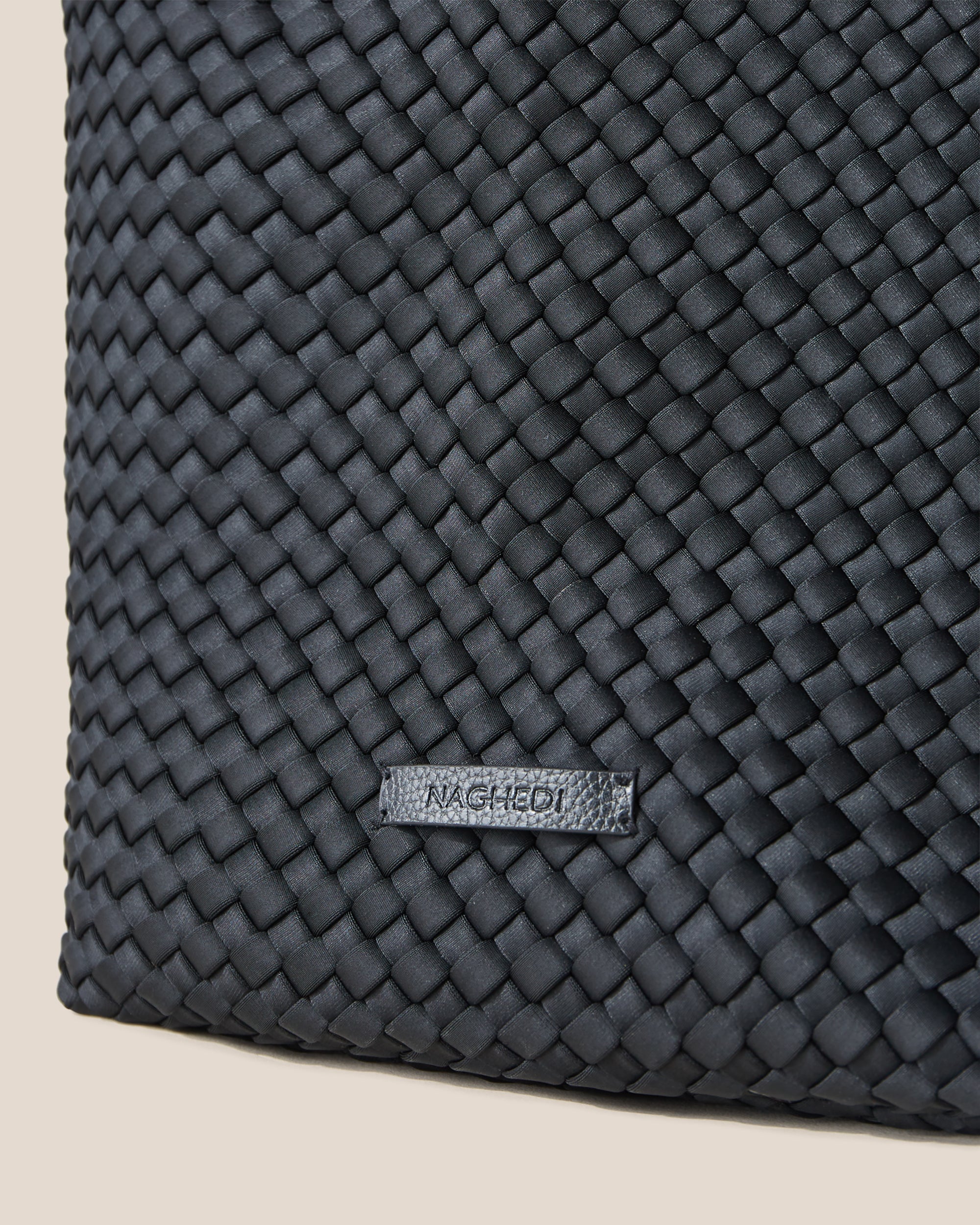 Jetsetter Large Tote in Onyx | Detail