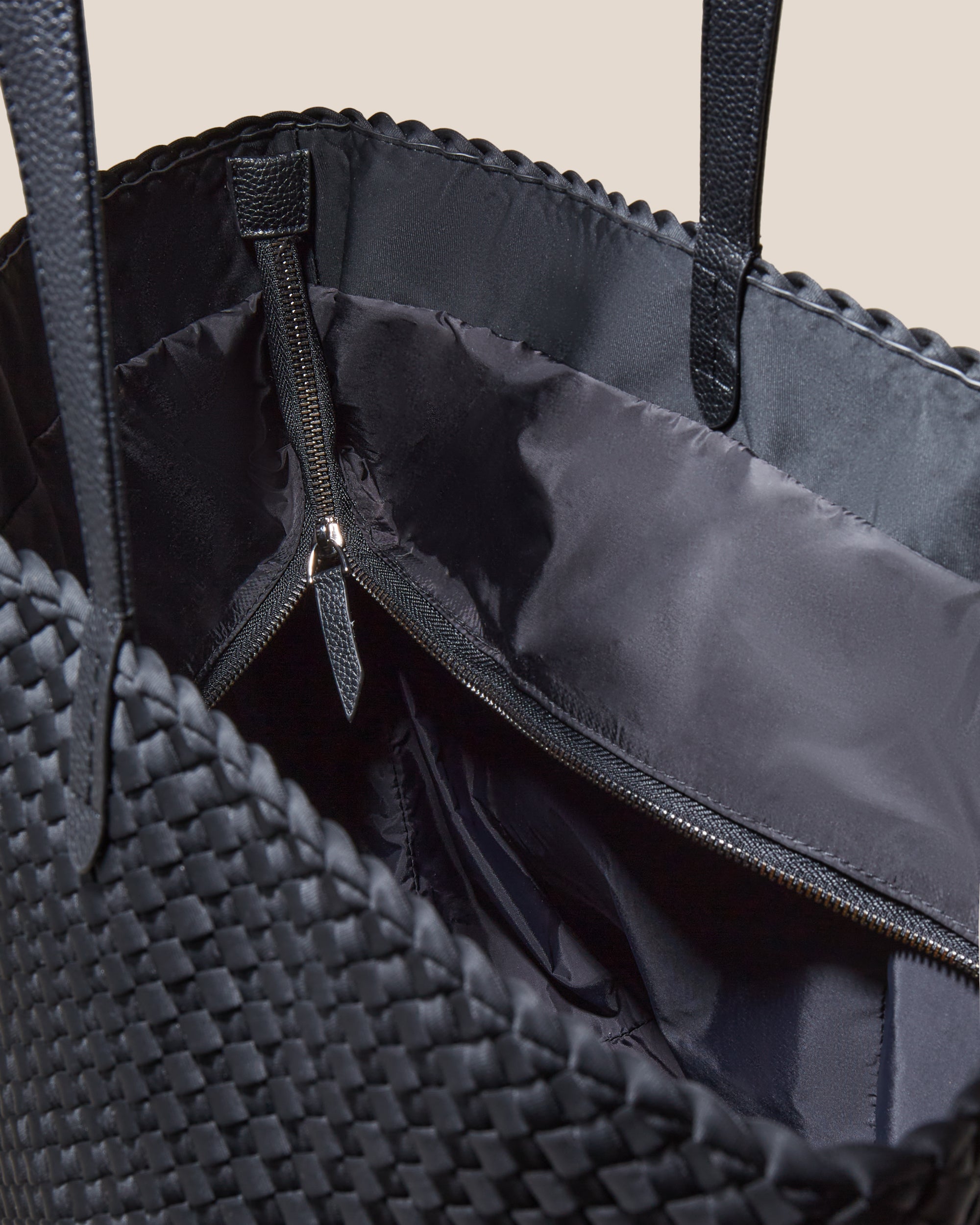 Jetsetter Large Tote in Onyx | Interior