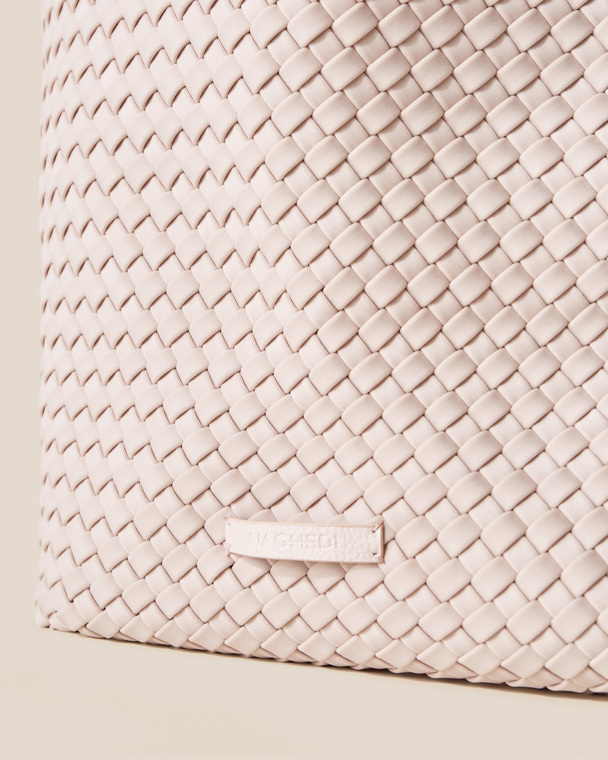 Jetsetter Large Tote in Shell Pink | Detail