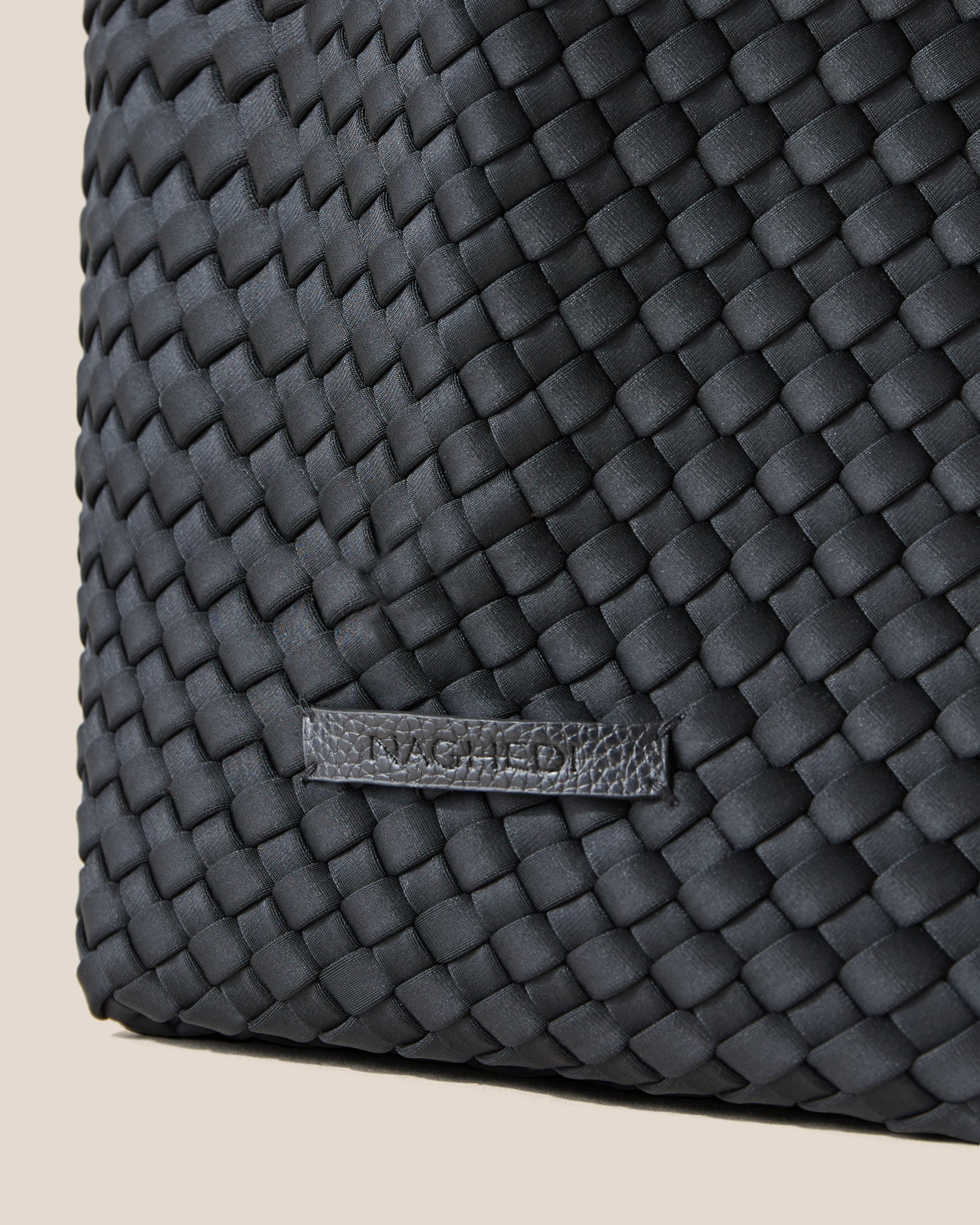 Jetsetter Small Tote in Onyx | Detail