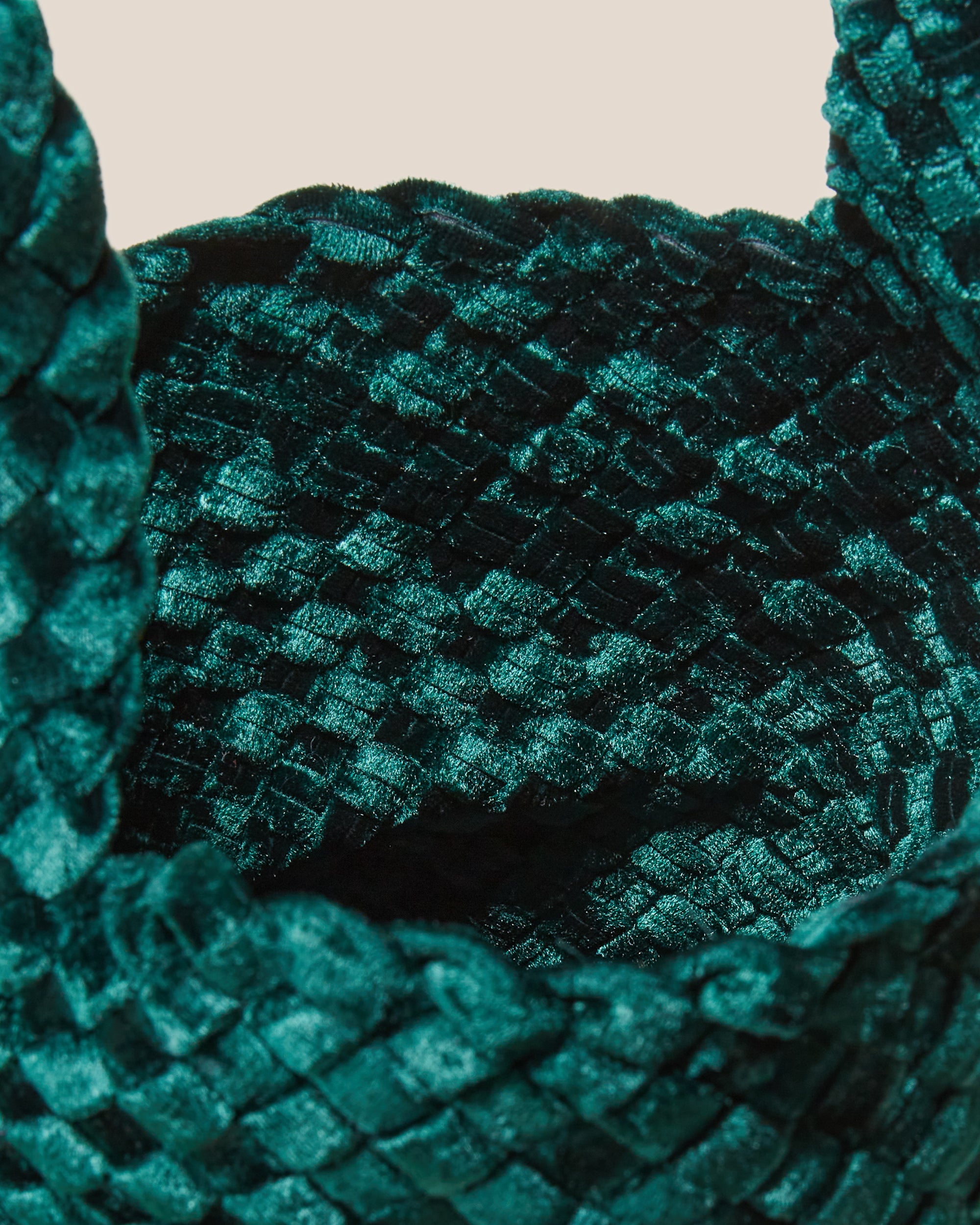 Kyoto Clutch Velvet in Emerald | Interior