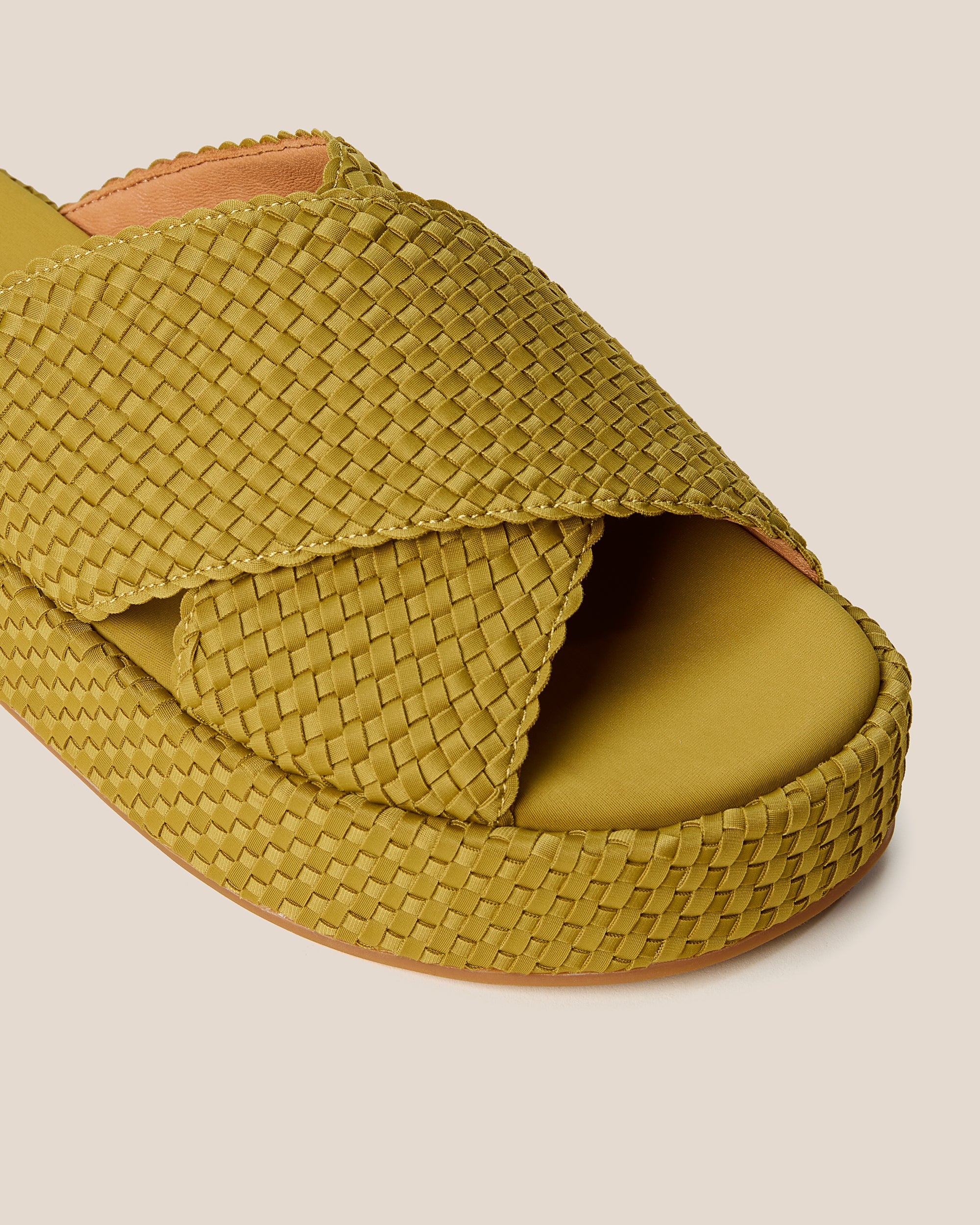 Laguna Platform in Chartreuse | Detail