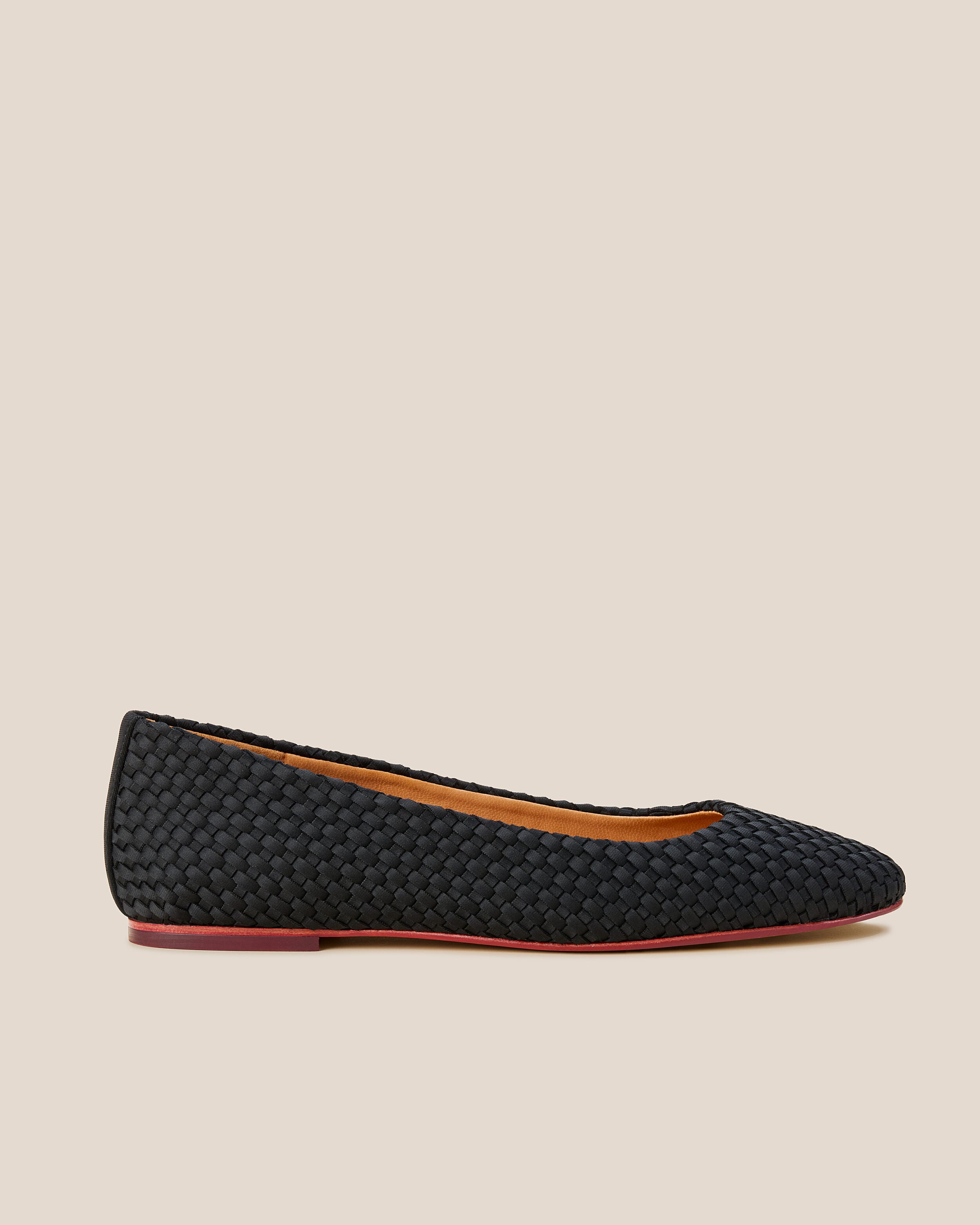 Side view of The Nomad Ballet Flat in Onyx, a true black tone, featuring a closed toe and square silhouette.