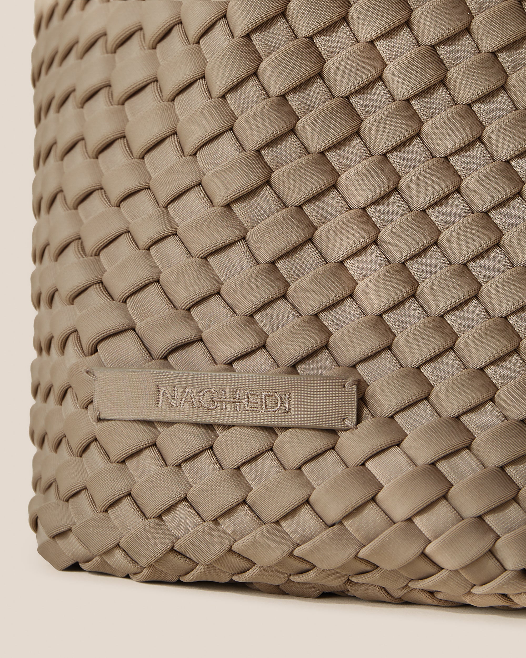 Nomad Medium Hobo in Cashmere | Detail
