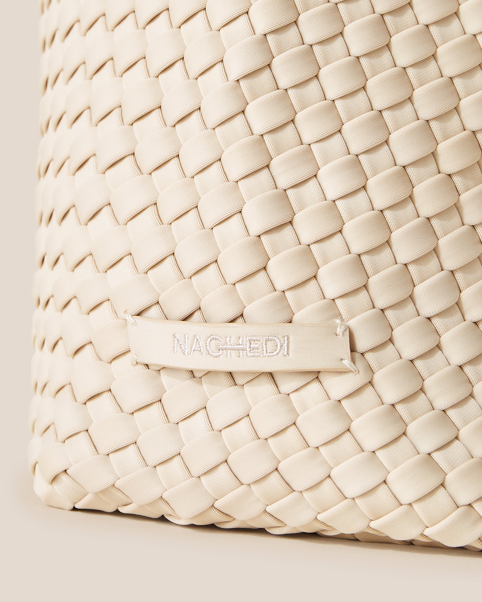Nomad Medium Hobo in Ecru | Detail