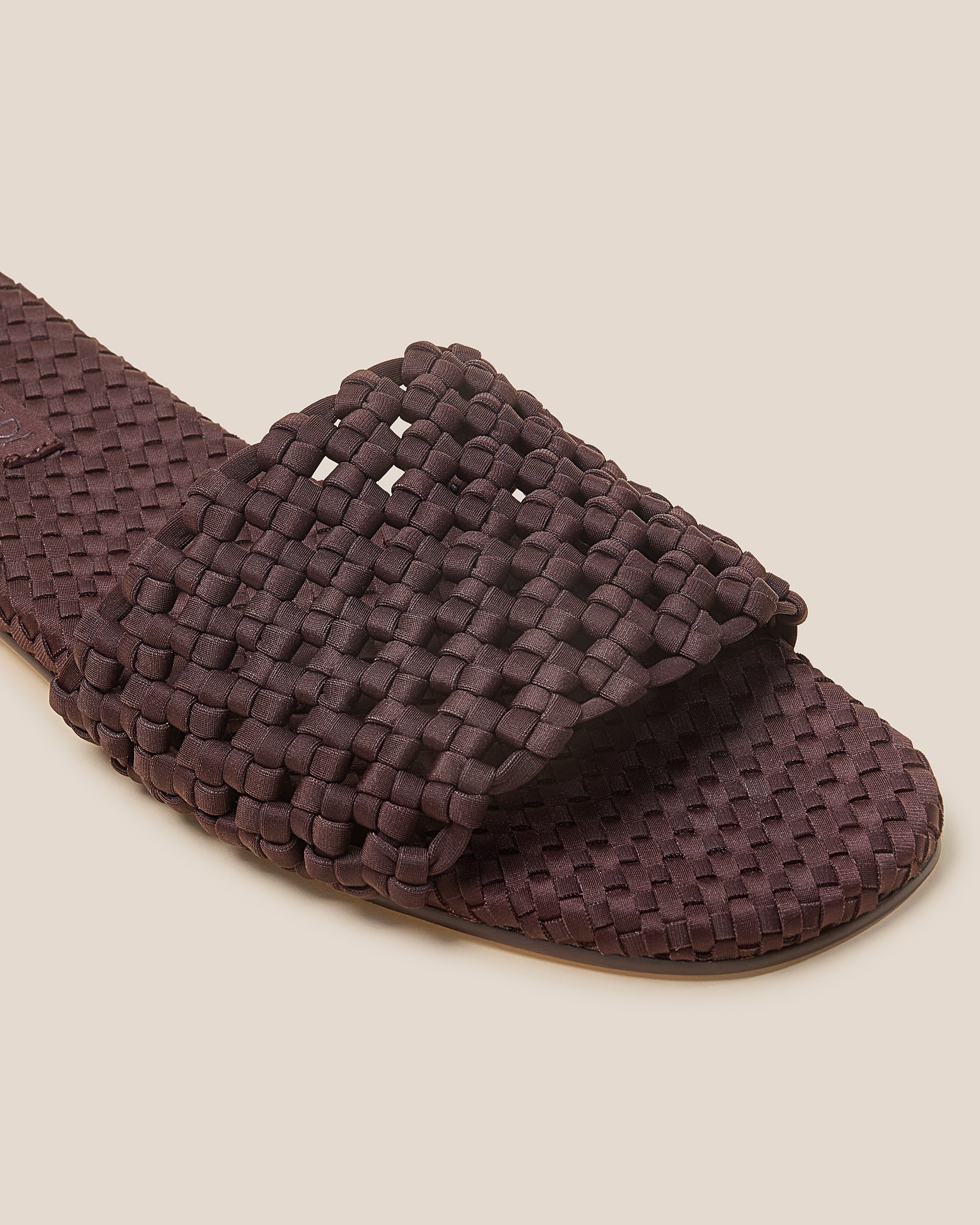 Ojai Slide in Chocolate | Detail