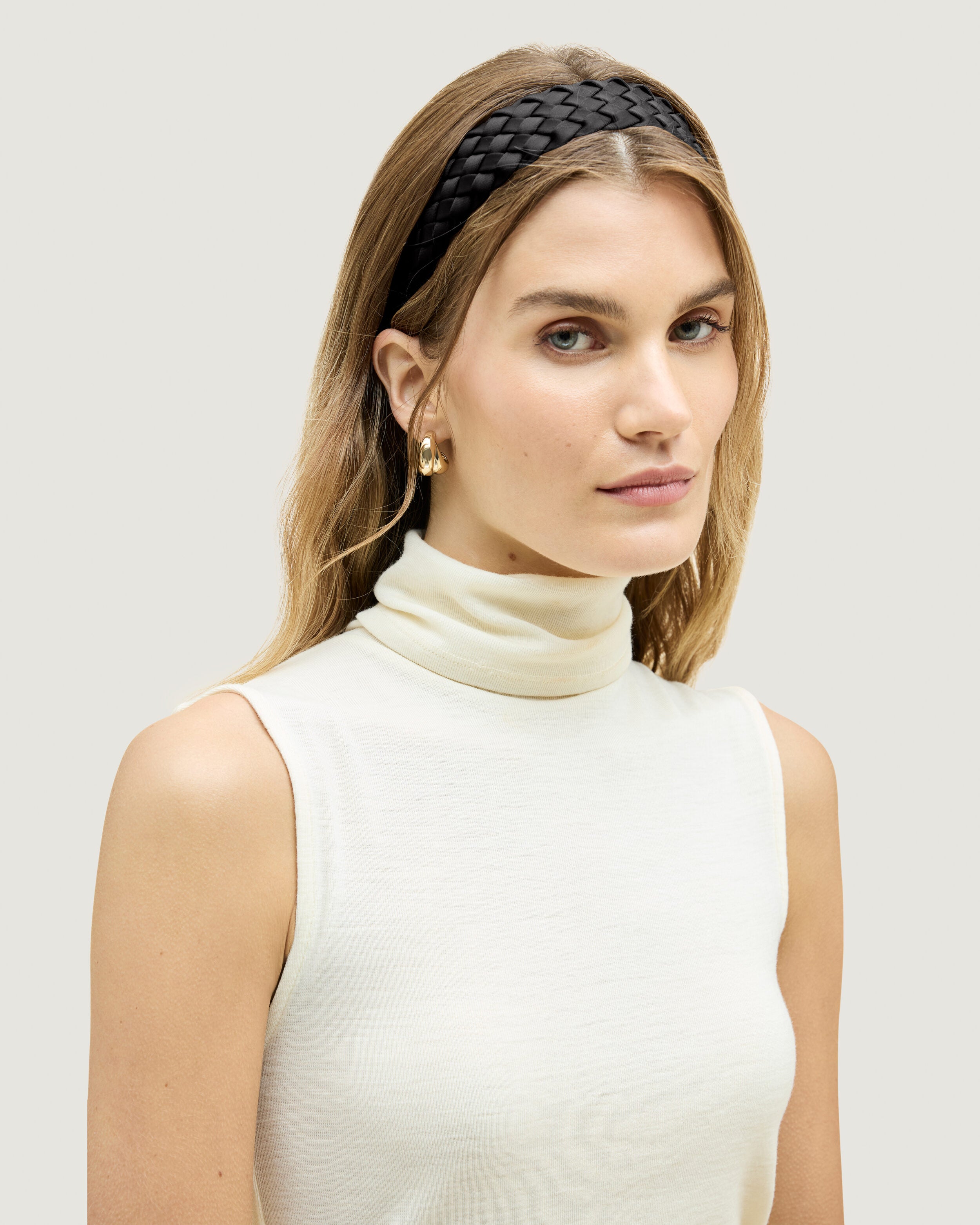Rivage Headband in Onyx shown on model to illustrate scale and soft silhouette.