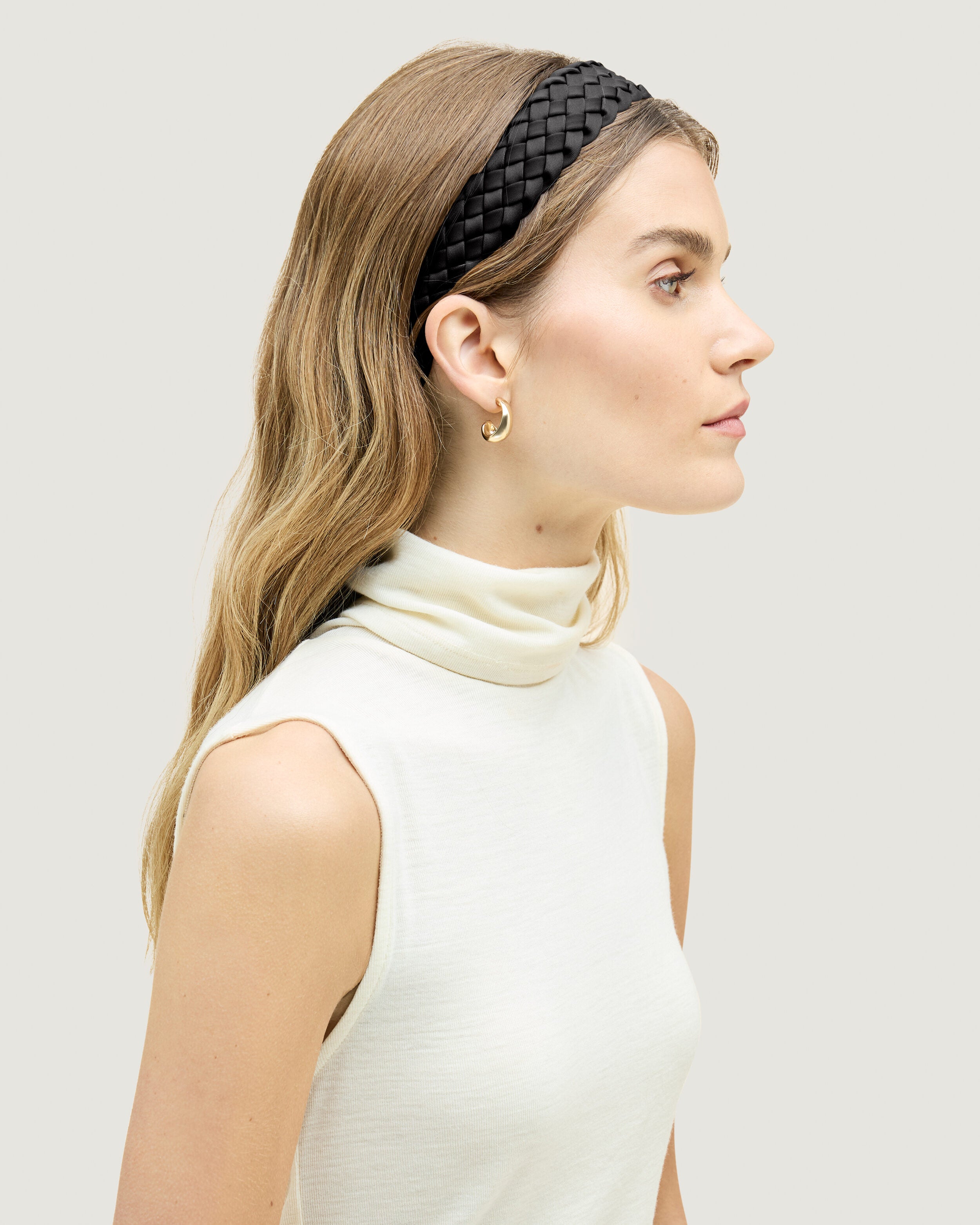 Rivage Headband in Onyx shown on model to illustrate scale and soft silhouette.