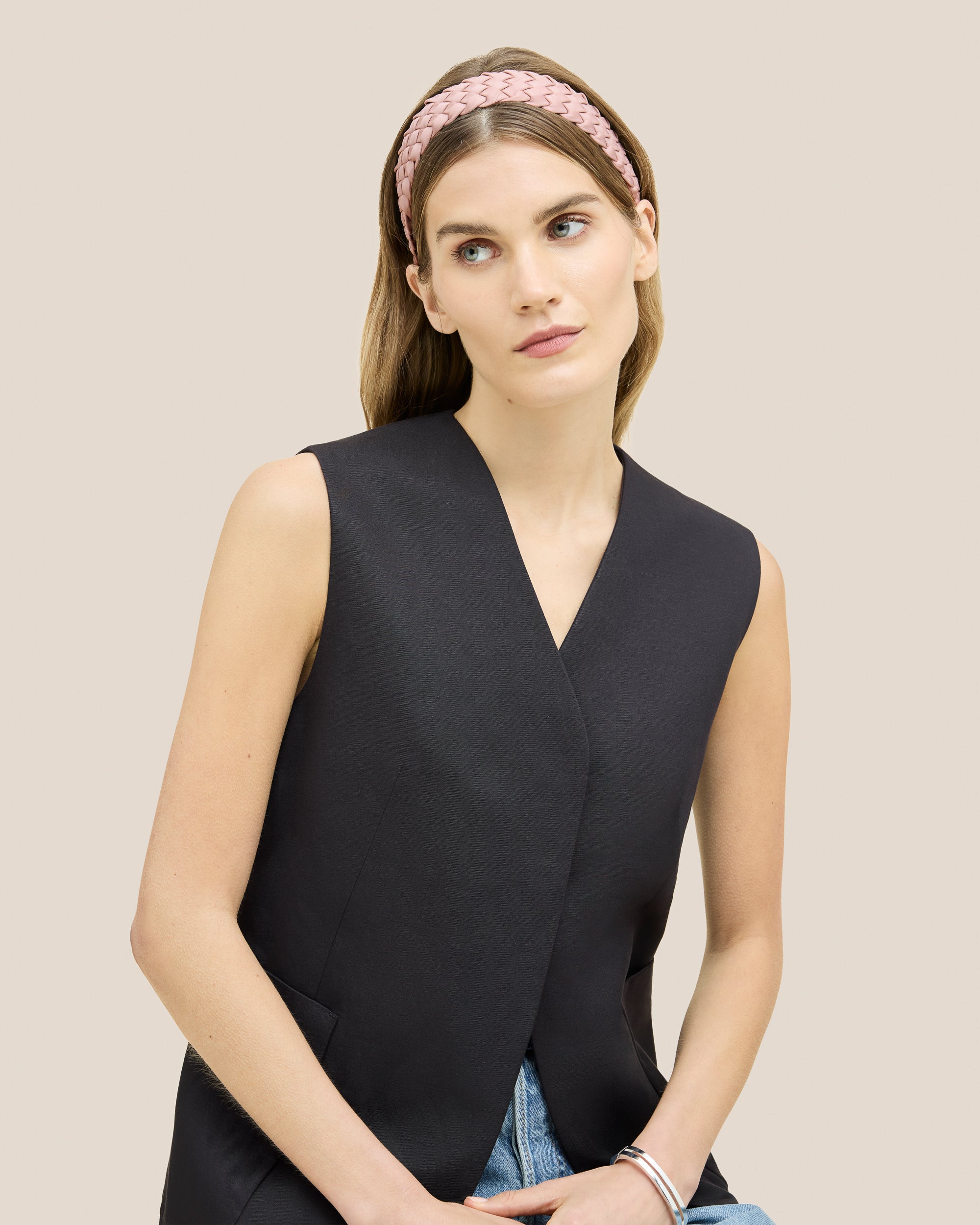 Rivage Medium Headband in Petal | Model Full (R)