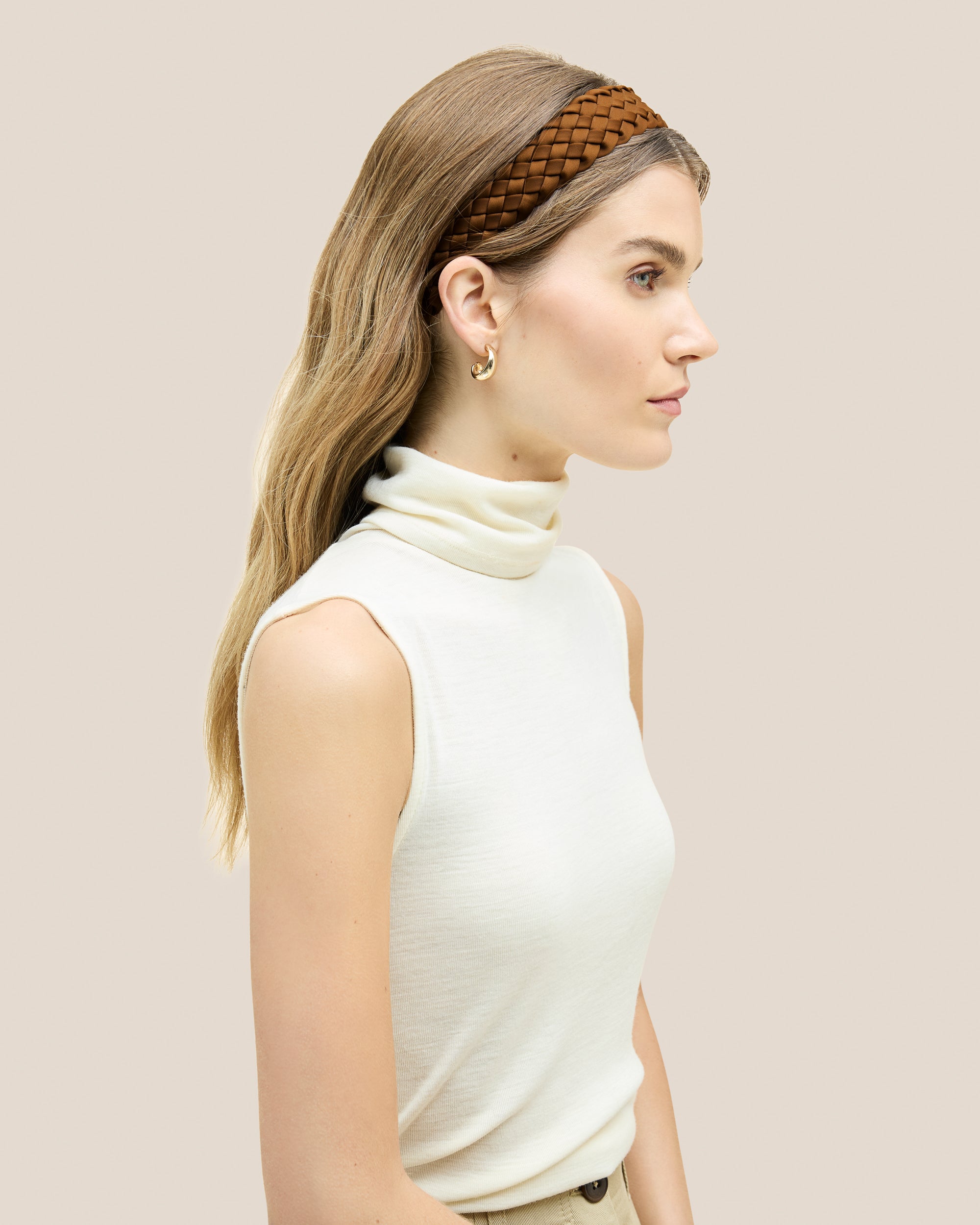 Rivage Medium Headband in Teak | Model Close (R)
