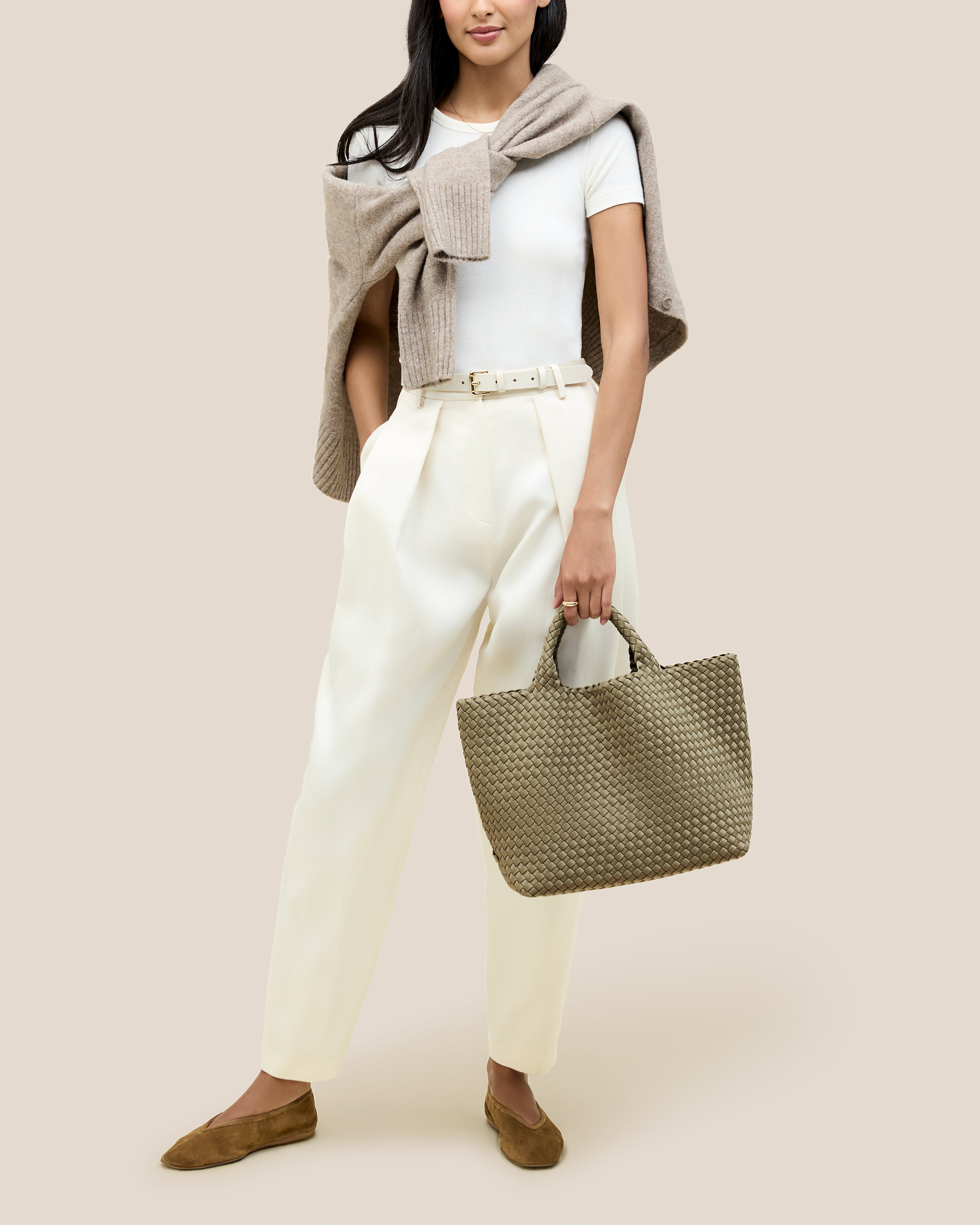 St. Barths Medium Tote | Stone - Model Full