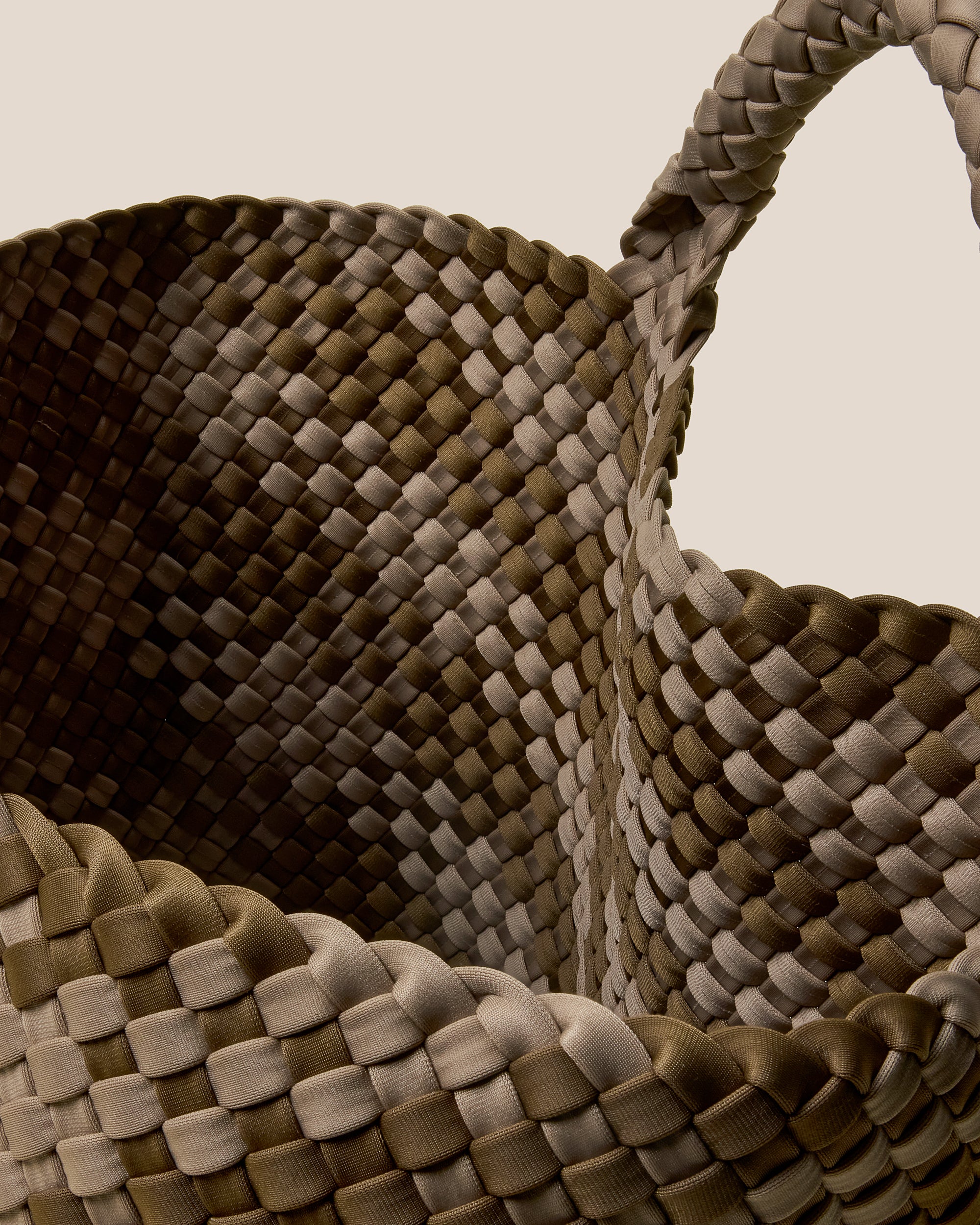 St. Barths Medium Tote Plaid in Driftwood | Interior