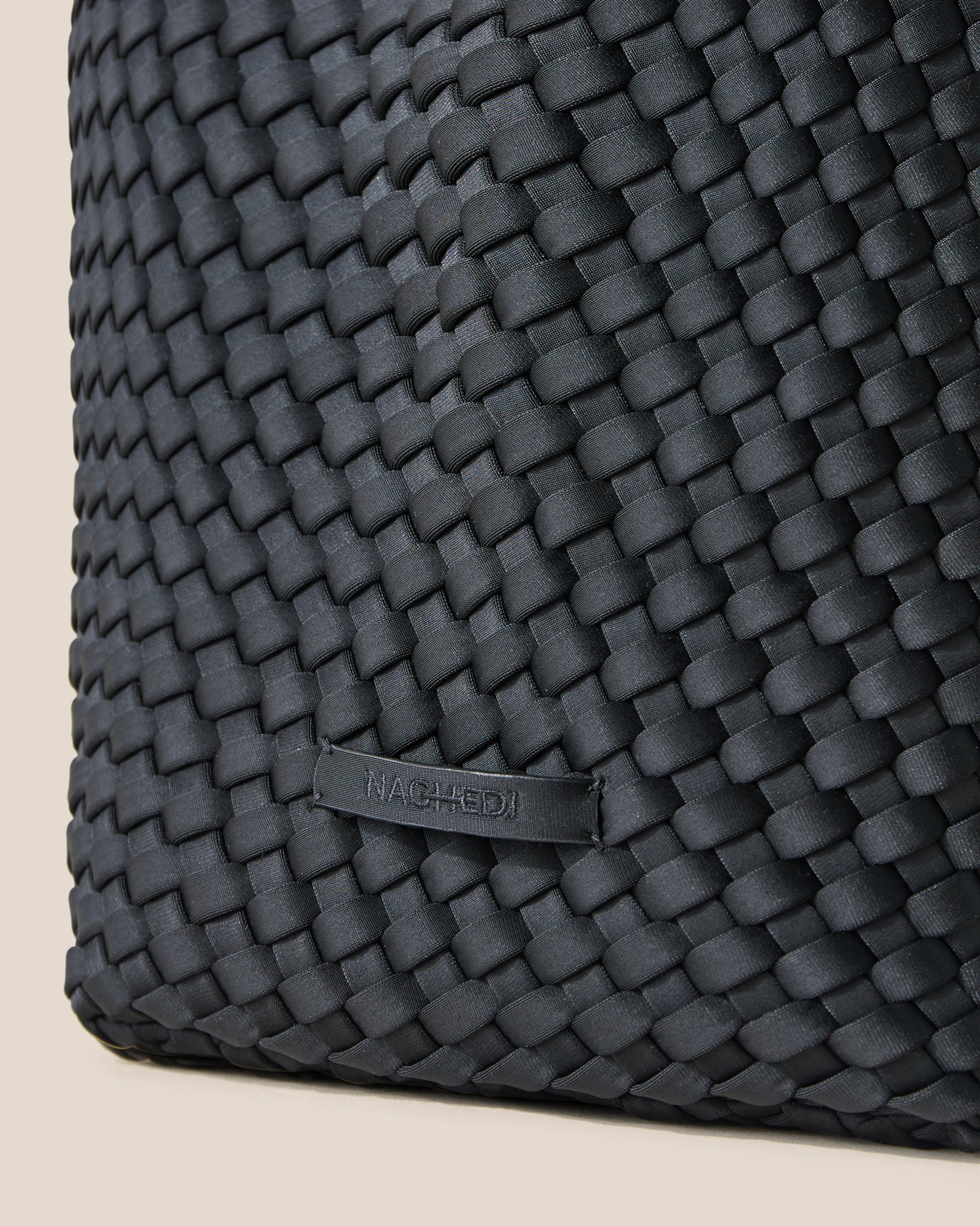 St. Barths Medium Tote in Onyx | Detail