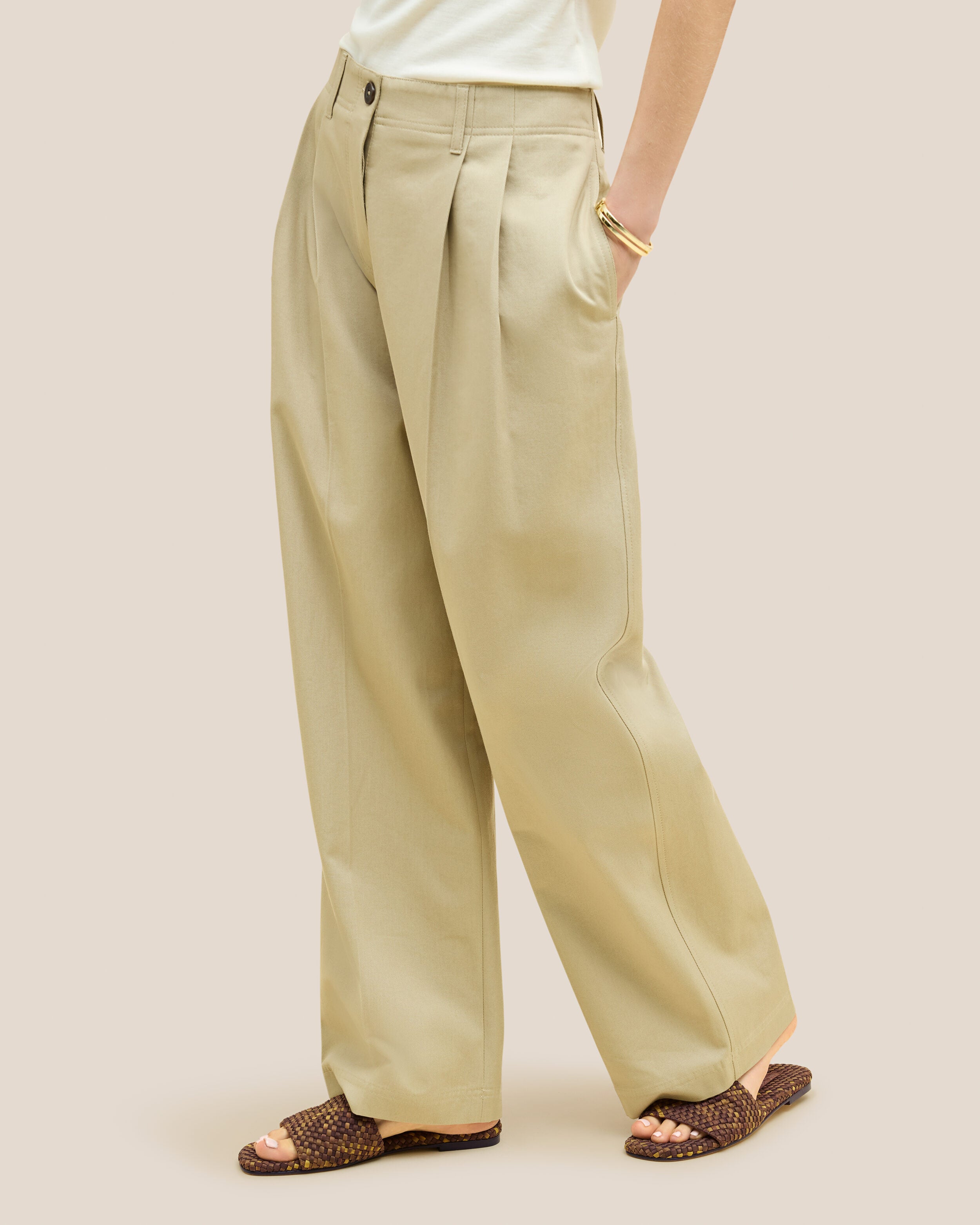 The St. Barths Slide in Tortoiseshell shown on model.