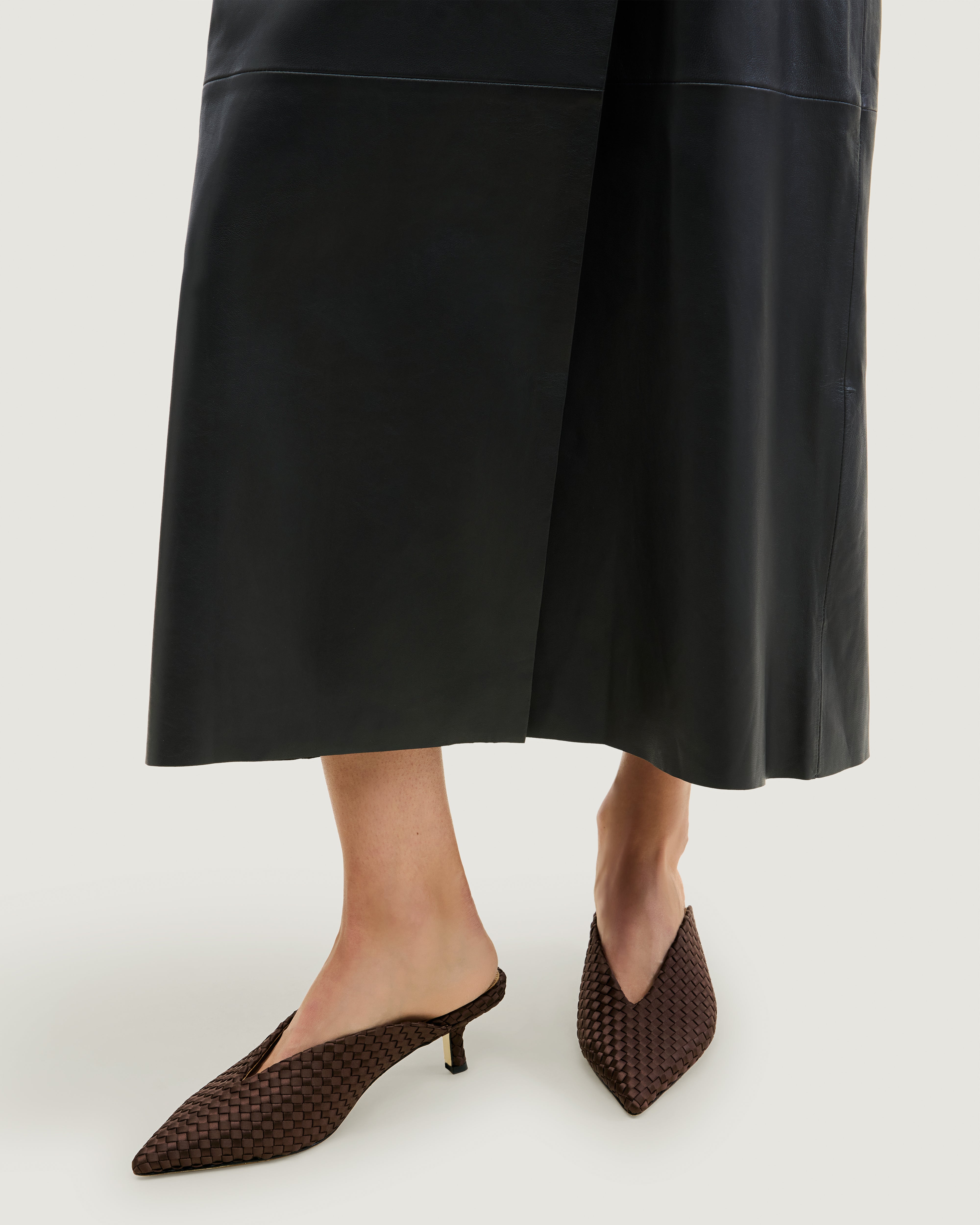 Strada in Chocolate shown on model.