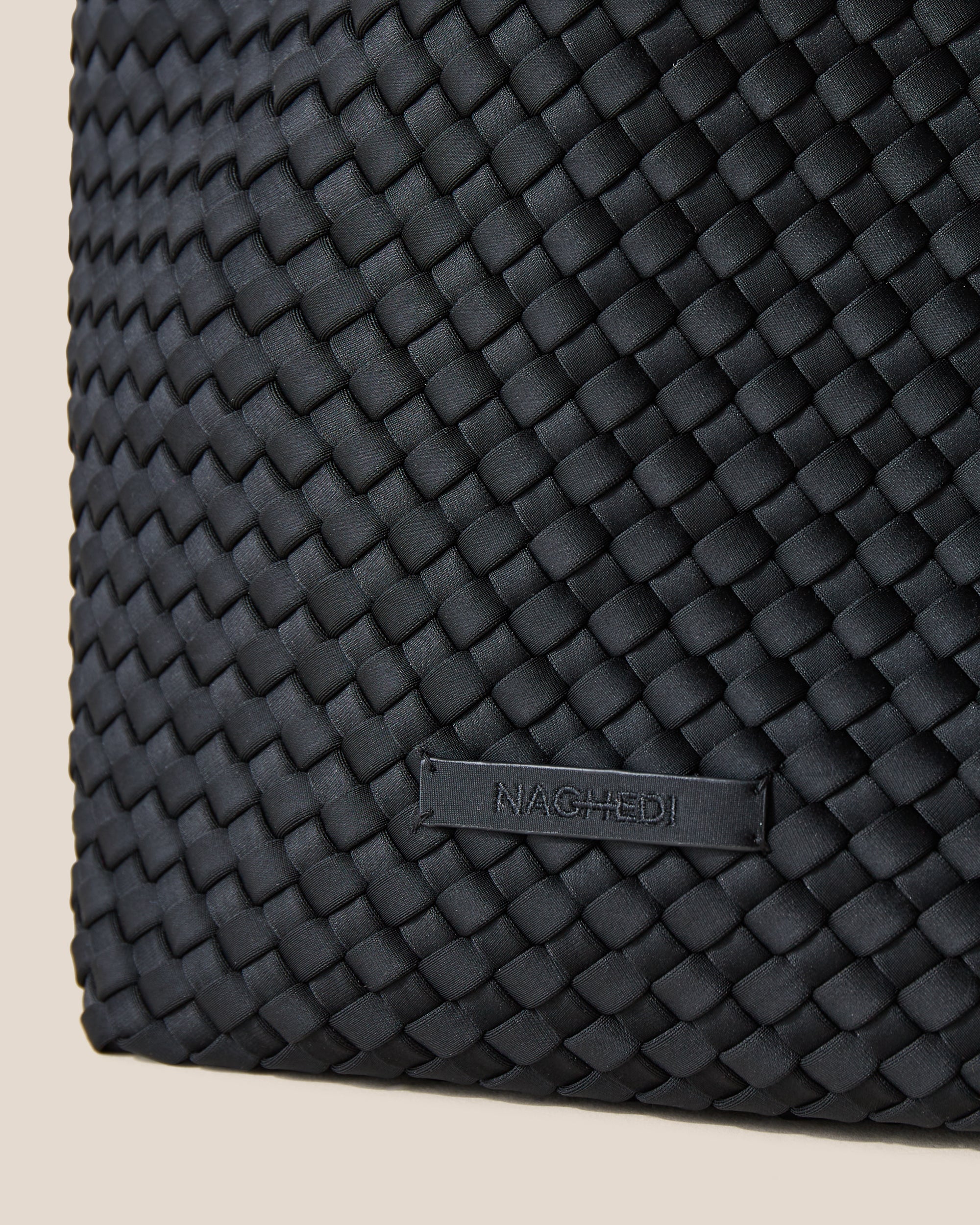 Tulum Large Tote in Umbra | Detail
