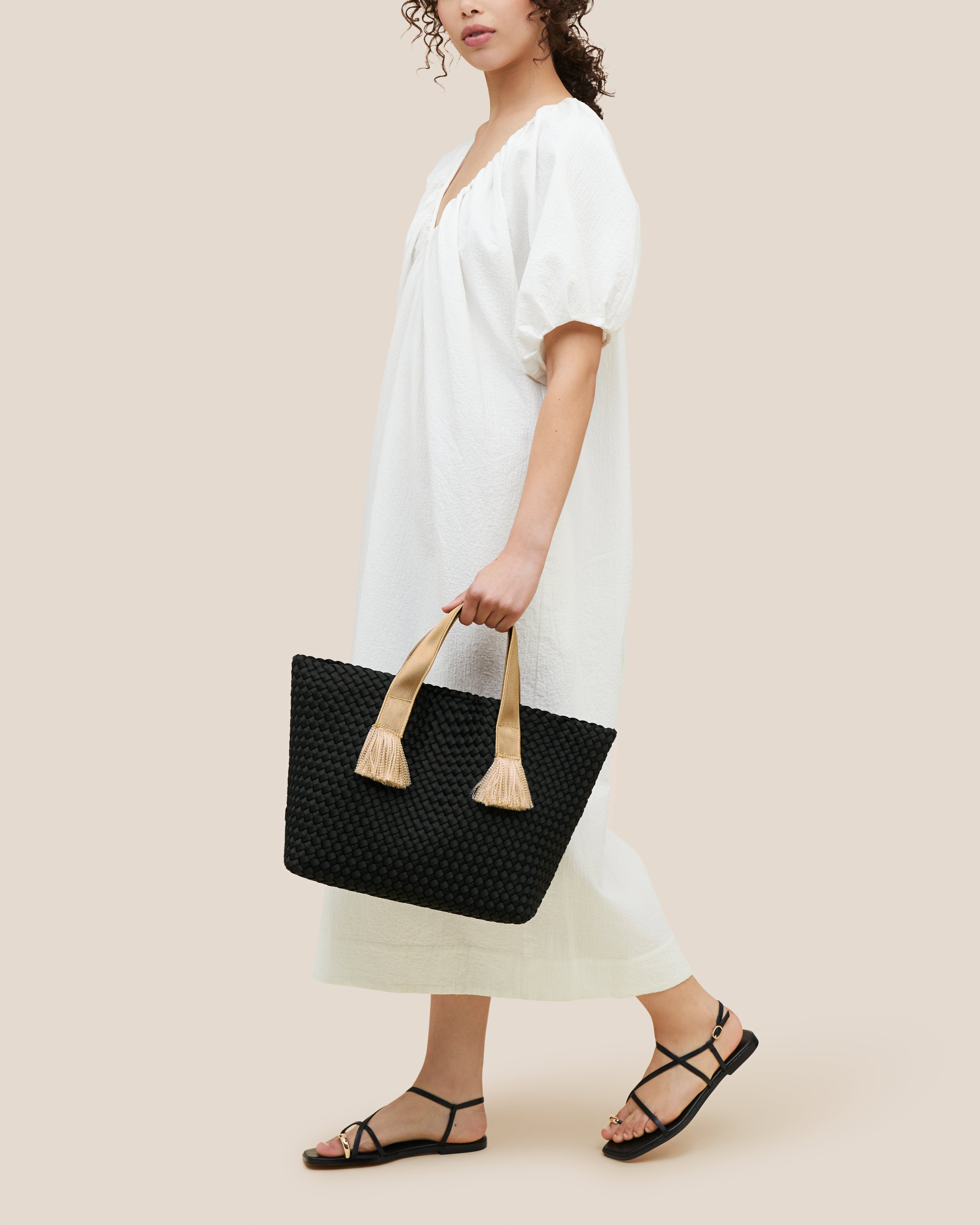 Tulum Medium Tote | Umbra - Model Full