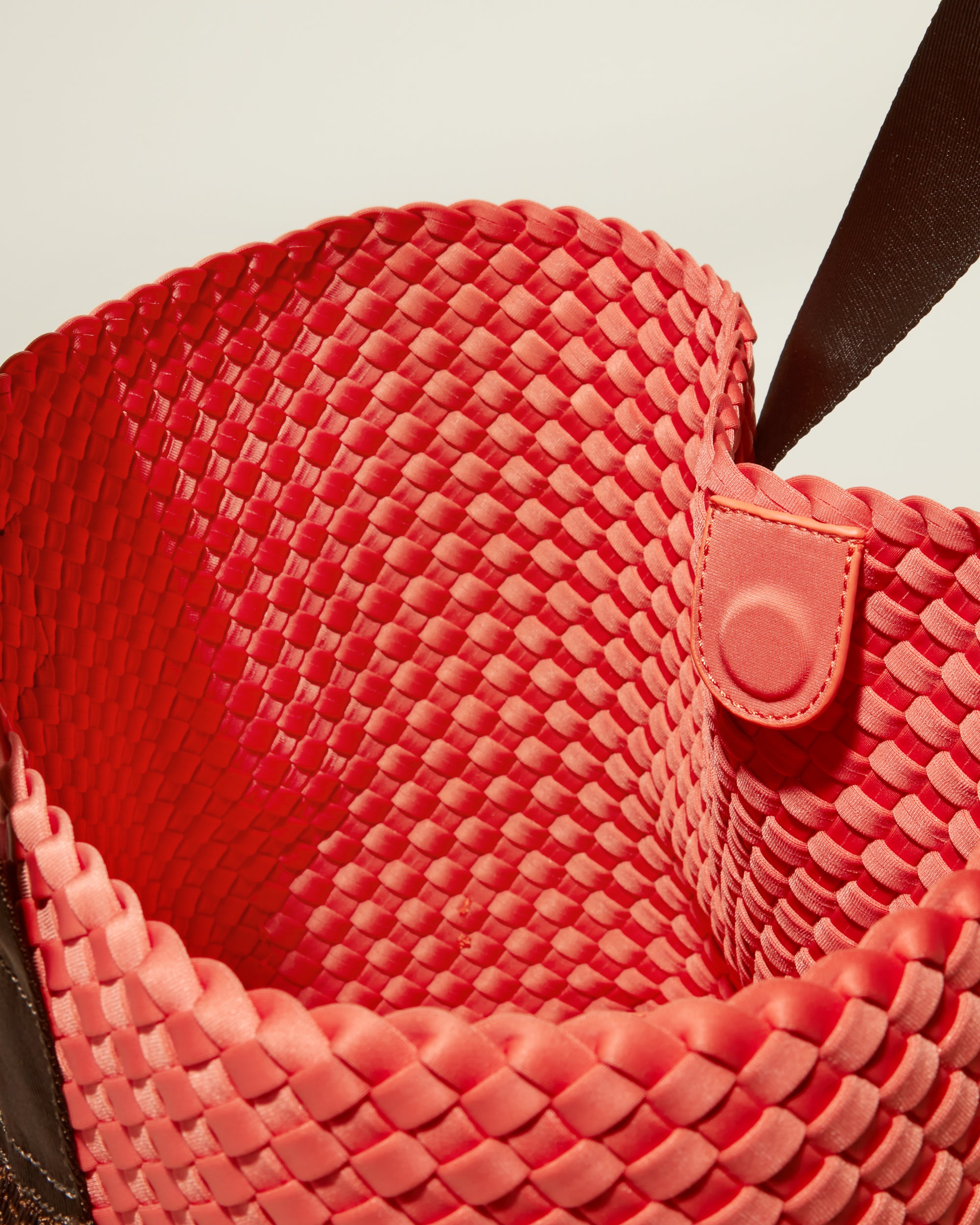 環境に配慮したブランド★NAGHEDI★Tulum Medium Tote Tulum Medium Tote | Adobe