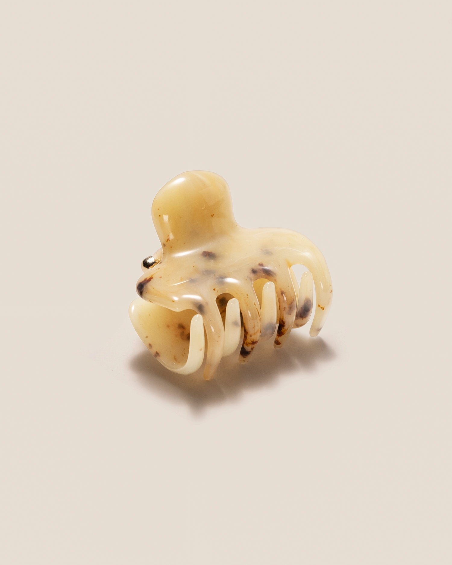 UNDO Hairware No. 2 Claw Clip in Light Tortoise | Side