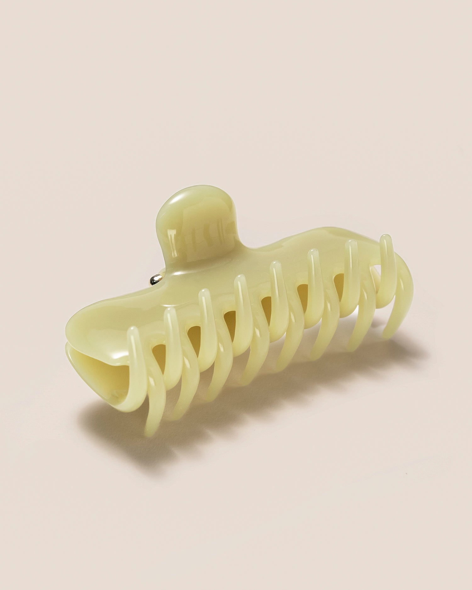 UNDO Hairware No. 4 Claw Clip in Avocado | Detail