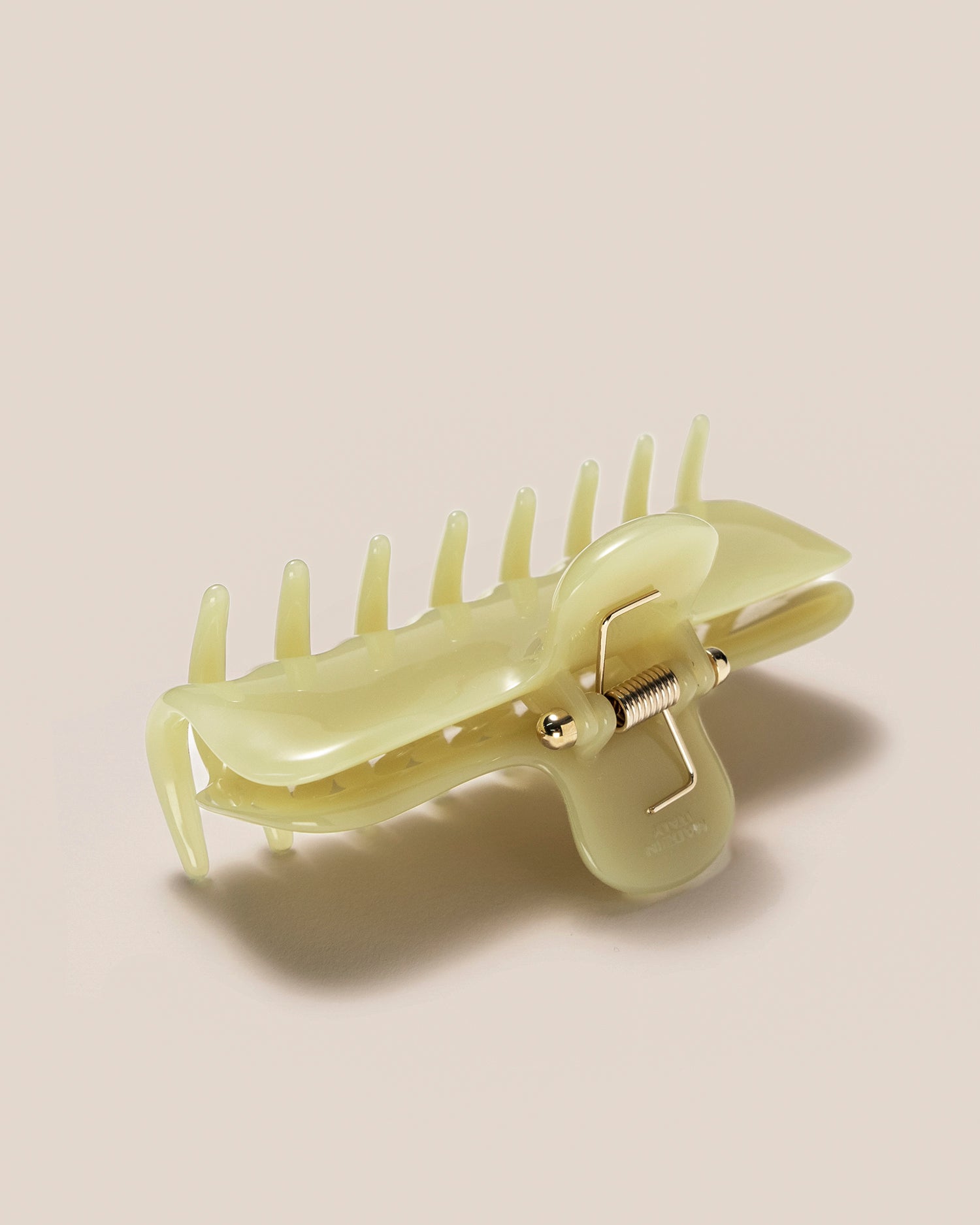 UNDO Hairware No. 4 Claw Clip in Avocado | Interior