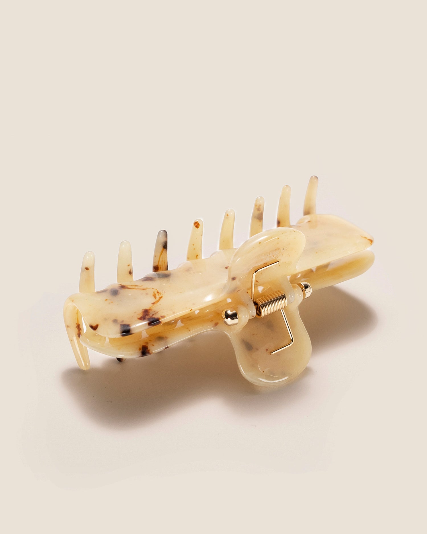 UNDO Hairware No. 4 Claw Clip in Light Tortoise | Interior