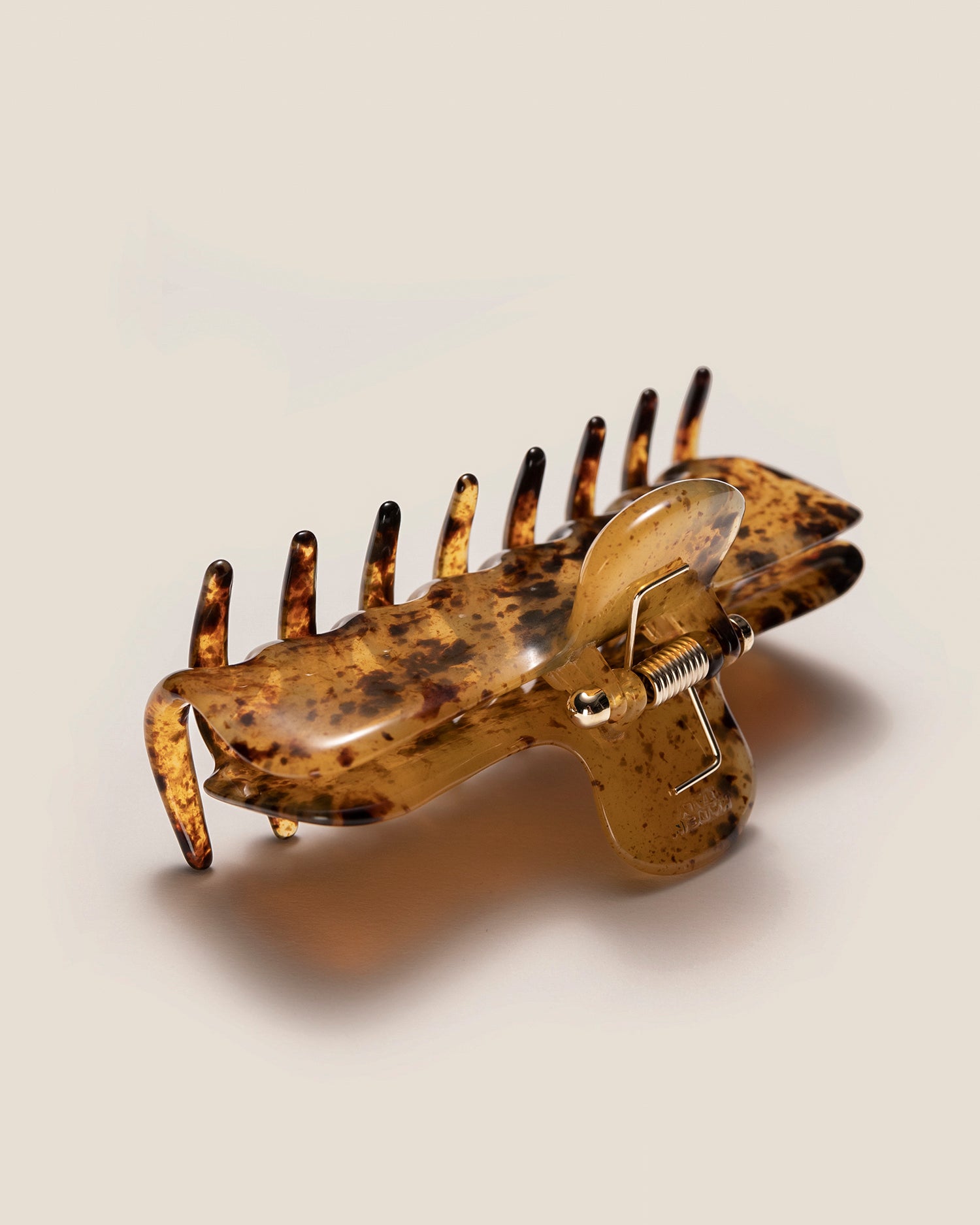 UNDO Hairware No. 4 Claw Clip in Tortoiseshell | Interior